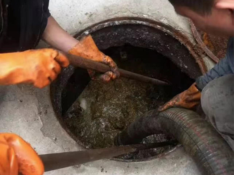 广水清理化粪池时如何避免沼气的危害?